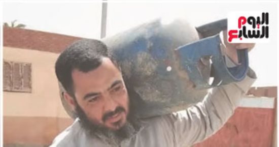بـ"جلابية" وأنابيب فارغة.. مفتش تموين يتنكر لضبط مخالفات المستودعات بالسويس