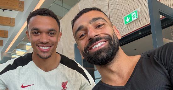 محمد صلاح يفاجئ جماهير ليفربول بصورة مع "الخائن"