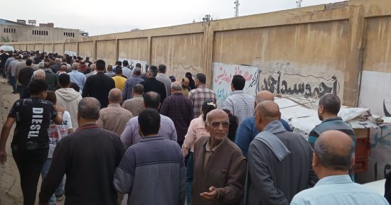 أهالى دمنهور بالبحيرة يشيعون جثمان طالب توفى داخل مدرسته.. فيديو