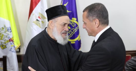 نائب محافظ أسوان يشهد حفل تأبين البابا فرانسيس بكنيسة الأقباط الكاثوليك