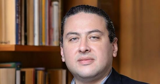 من نجع المناسي إلى أبوظبي.. "صلاة القلق" تسطع فى سماء الرواية العربية.. احتفاء كبير برواية محمد سمير ندا الفائزة بجائزة البوكر.. وزير الثقافة يقدم التهنئة.. وأحمد إبراهيم الشريف: الدخول لعالم الرواية يحتاج يقظة