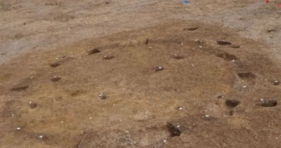 اكتشاف مستوطنة عمرها 3000 عام ومقبرة حرق جثث فى إنجلترا