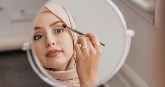 7 حيل لمكياج ثابت فى الحر.. حضرى بشرتك صح وما تنسيش بودرة التثبيت
