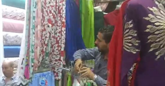 أرخص عبايات في الوكالة.. سعرها يبدأ بـ 100 جنيه (فيديو)
