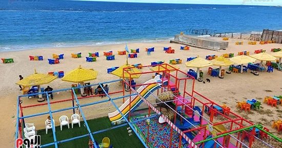 تجهيزات مكثفة فى شواطئ الإسكندرية وصيانة شاملة للمرافق.. أبراج مراقبة وخطوط عائمة لحماية المصطافين