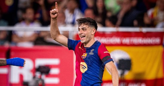 بيدري يفوز بجائزة أفضل لاعب في 2025 من رابطة لاعبي برشلونة 