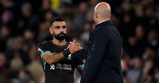 سلوت يعلن جاهزية محمد صلاح لمواجهة مانشستر سيتي وانتهاء موسم أليسون