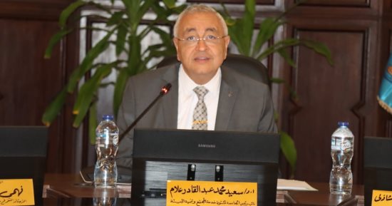 جامعة الإسكندرية تبحث استعدادات المشاركة الفعالة بجائزة مصر للتميز الحكومى
