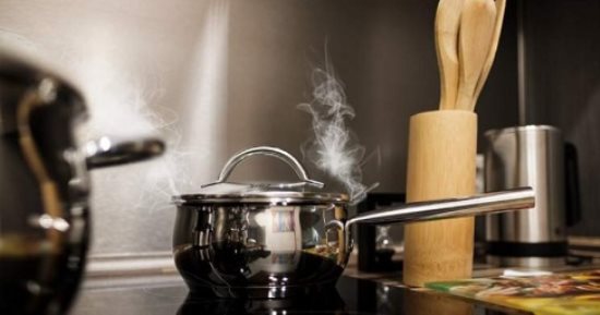 6 طرق طبيعية لتهوية المطبخ في الصيف.. بدون مروحة أو تكييف