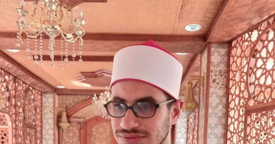 معجزة الشرقية.. الطالب "عبد الله عمار" تحدى إعاقته البصرية وحفظ القرآن كاملا في طفولته خلال 100 يوم.. فاز بالمركز الأول فى حفظ كتاب الله والترجمة للغات أجنبية.. وكرمه الرئيس السيسي وشيخ الأزهر.. صور