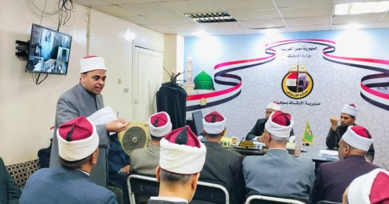 وكيل أوقاف سوهاج يعقد اجتماعا موسعا لضبط العمل الدعوى والإدارى