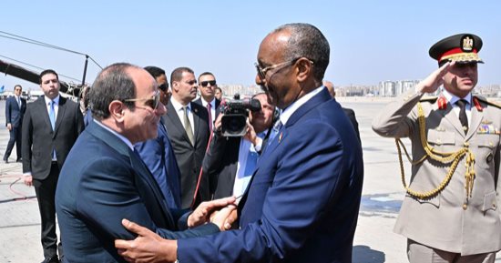 الرئيس السيسى والبرهان يستعرضان الجهود المصرية الفعالة فى إعادة إعمار السودان