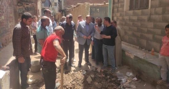 نائب محافظ الجيزة يتفقد منطقة مسجد المحمود بميت رهينة لحل مشاكل تسرب المياه
