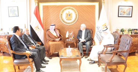 وزير التعليم العالى يبحث مع الأمير عبد العزيز بن طلال التعاون مع الجامعة العربية المفتوحة