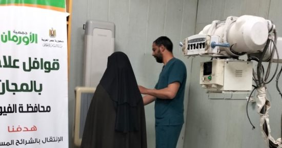 فحص وعلاج 385 مواطنا فى قافلة طبية علاجية مجانية بالفيوم