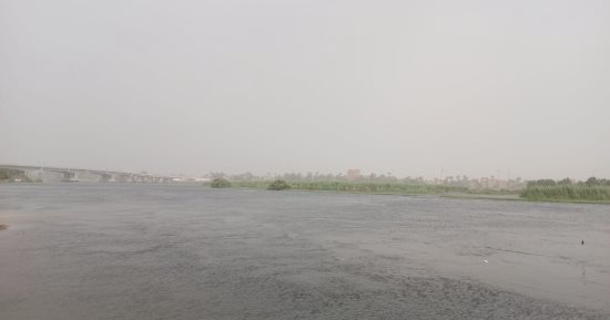 العاصفة الترابية تصل سوهاج والمحافظة تعلن الطوارئ.. شاهد حالة الطقس الآن