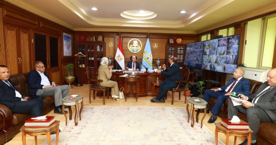 محافظ كفر الشيخ يجتمع بأعضاء مجلسى النواب والشيوخ