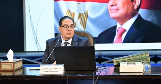 عبد الصادق يوجه ببدء إعداد اللوائح الدراسية الجديدة لجامعة القاهرة الأهلية