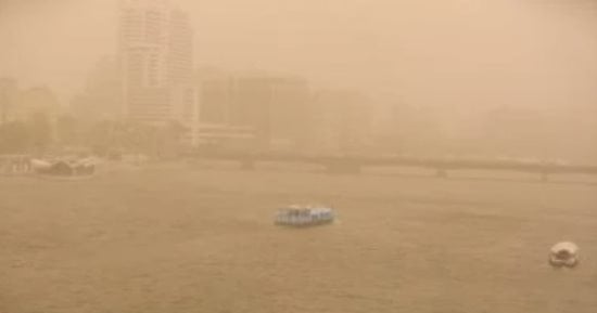 العالمي : 
                                            لو خارج النهارده.. ملابس وإكسسوارات يجب ارتدائها للحماية من غبار العاصفة
                                        
