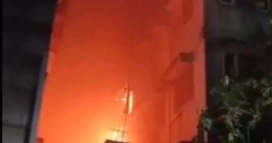 فروا من النوافذ.. ارتفاع حصيلة ضحايا حريق فندق بالهند لـ 15 قتيلا "فيديو"