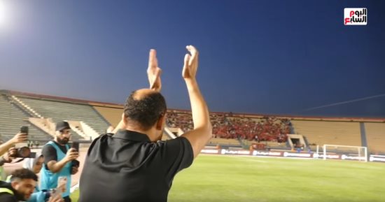 شاهد ما فعله جمهور الأهلي مع عماد النحاس في أول ظهور له مع الفريق بعد رحيل كولر