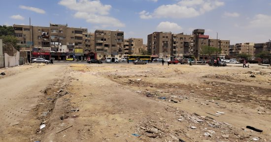 سوق "عشوائى" أغلق7 شوارع 30 سنة بالمقطم.. والمحافظة تنقل الباعة لأماكن بديلة.. فيديو