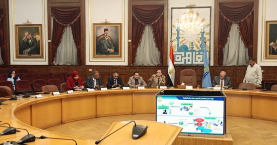 محافظة القاهرة تنظم ورشة عمل لمناقشة تحديث منظومة تراخيص المحلات