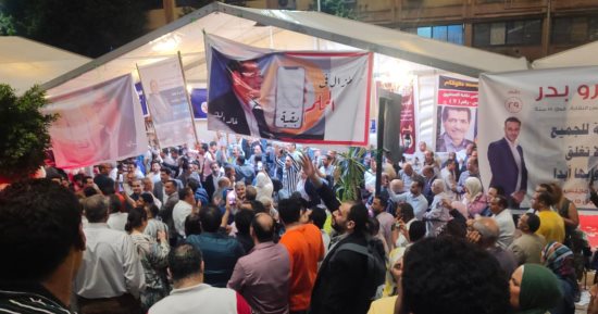 أجواء من الفرحة أمام نقابة الصحفيين بعد فوز خالد البلشى بمقعد النقيب