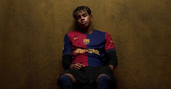برشلونة يكشف عن قميصه الجديد قبل الكلاسيكو.. صور