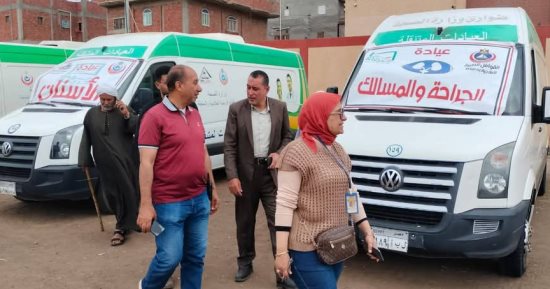 "حياة كريمة".. علاج 1409 مواطنين مجانًا بقافلة طبية فى دمياط