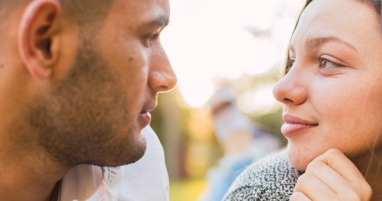 5 علامات بتقولك إن شريك حياتك بيثق فيك وبيحبك.. مش بالكلام 