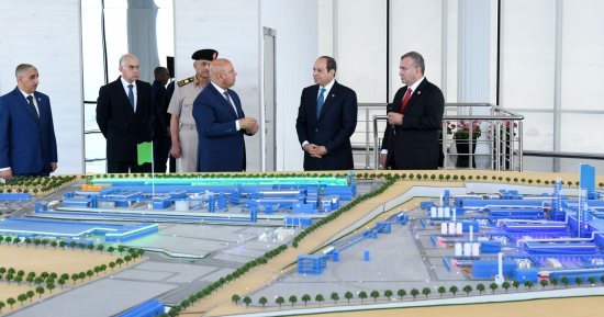 الرئيس السيسى: التوسع فى مد الحماية الاجتماعية للعمالة غير المنتظمة وصرف إعانات عند الوفاة