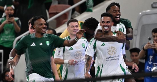 الأهلي يقترب من لقب دوري أبطال آسيا بثنائية ضد كاواساكي في الشوط الأول.. فيديو