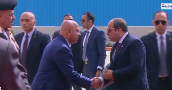 الرئيس السيسى يصل مقر احتفالية عيد العمال فى السويس