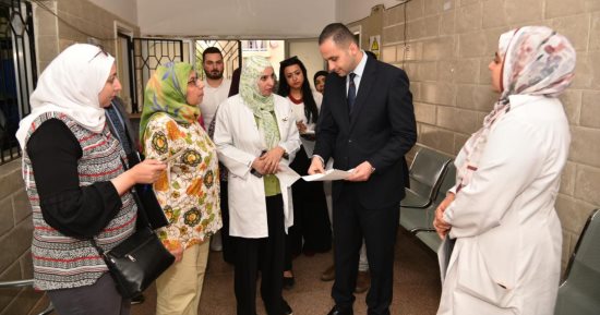نائب وزير الصحة يقوم بجولة مفاجئة على المنشآت الصحية بمدينة الشروق