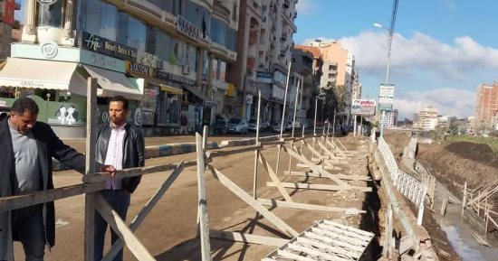 استمرار العمل بالمرحلة الثانية من الممشي السياحي وكورنيش دكرنس الجديد.. صور