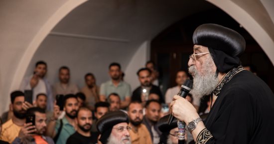 البابا تواضروس الثانى يلتقى أبناء الكنيسة القبطية فى صربيا