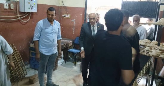 وكيل تموين الأقصر يجرى جولة على مخابز إسنا ويحرر محاضر للمخالفين