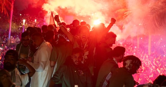 احتفالات الأهلي السعودي تجوب شوارع جدة بعد تحقيق لقب دوري أبطال آسيا.. صور