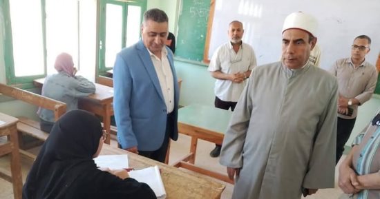 طلاب النقل الثانوى الأزهرى بجنوب سيناء يواصلون أداء امتحانات نهاية العام