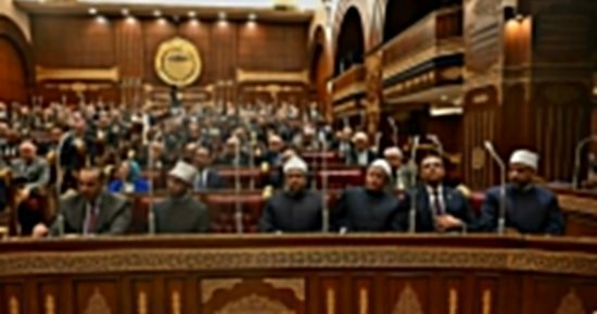 القانون يحدد شروط الحصول على قروض وتسهيلات ائتمانية لأعضاء "الشيوخ"