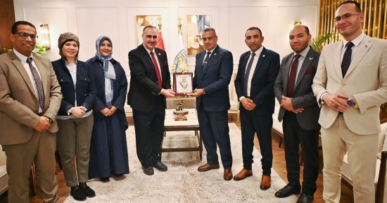 محافظ جنوب سيناء يستقبل وفد جامعة شرق بورسعيد التكنولوجية