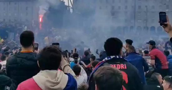 الإنتر ضد برشلونة.. الجماهير تشعل الأجواء فى ميلانو قبل القمة "فيديو"