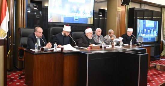 دينية النواب تقر قانونا جديدا لمواجهة فوضى الفتاوى وسط رفض الأزهر.. على جمعة يوجه لوما للأزهر لمخالفة الأعراف البرلمانية: كان يجب انتظار انتهاء المناقشات.. ومشروع القانون يُحدد الجهات الرسمية المختصة بالإفتاء