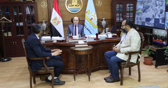 محافظ كفر الشيخ يناقش جهود حماية السواحل ويعلن توفير المنتجات بأسعار مخفضة