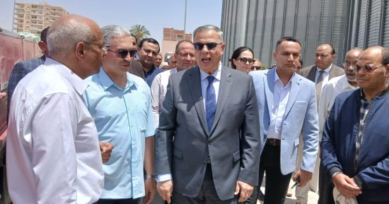 محافظ الإسكندرية يتفقد صومعة كينج مريوط ويتابع عمليات توريد القمح