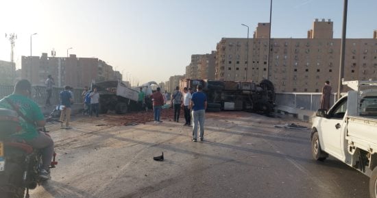 زحام مرورى بسبب انقلاب سيارة نقل بالطريق الدائرى بالمريوطية