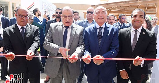 الأسواق الحضارية تنقذ القاهرة من العشوائية وتعيد المشهد الحضارى.. إزالة سوق الزلزال العشوائى بالمقطم وتوفير 380 محل بديل.. وإنشاء نماذج جديدة برمسيس والحى العاشر والسلام وألف مسكن.. صور
