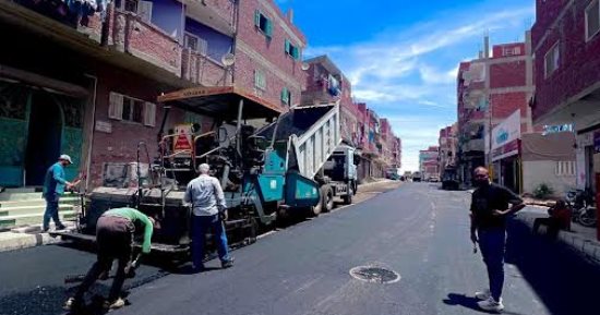 محافظ الإسماعيلية يتابع إنشاء طريق الحمادات السحارة بأبو عطوة
