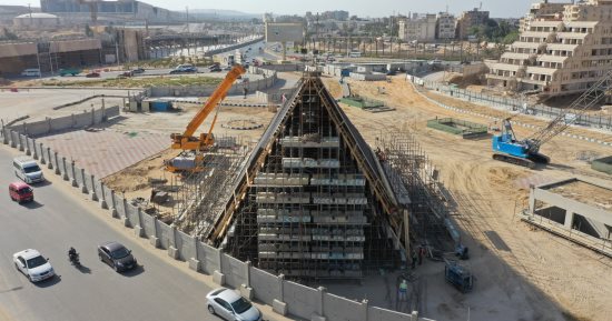 ميدان الرماية يتزين بـ هرم رابع.. شاهد محطة مترو الخط الرابع.. صور